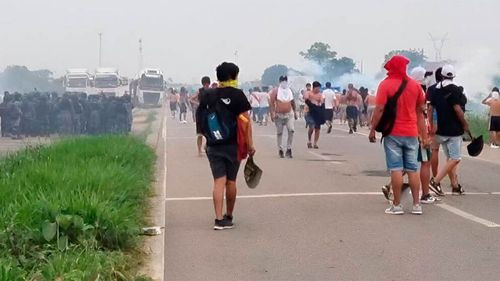 Crecen las tensiones: enfrentamientos entre la Policía y cocaleros en puente Ichilo avivan los bloqueos