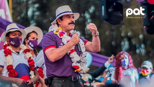 Manfred Reyes Villa confirma su candidatura presidencial para 2025  