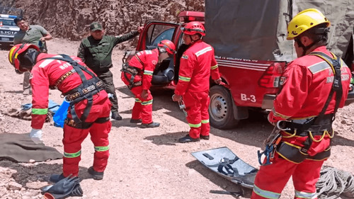 Hallan cadáver de un hombre en una quebrada de 100 metros en Tarata, Cochabamba