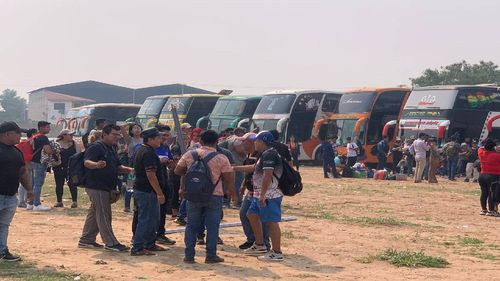 Sectores Sociales Parten Hacia El Alto Para Participar Del Cabildo