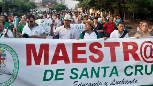 Marcha de protesta de maestros urbanos exige renuncia del Ministro de Educación