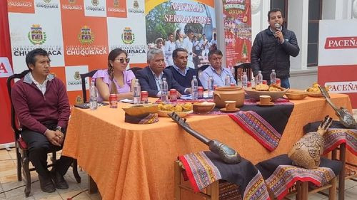 Autoridades  invitan a la navidad de Serrano