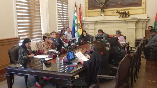 Concejo aprueba su &quot;falta total de confianza&quot; contra cinco altas autoridades y alista denuncia penal contra Arias