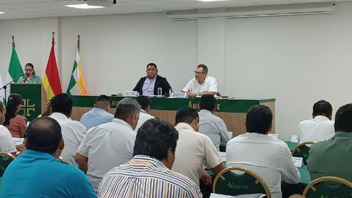 Gobernación y Amdecruz acordaron agenda de trabajo en Santa Cruz