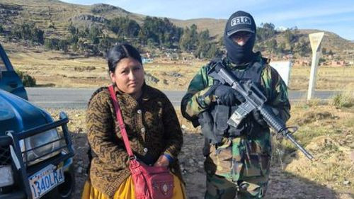 Detienen a una mujer con cuatro kilos de pasta base de cocaína en su aguayo