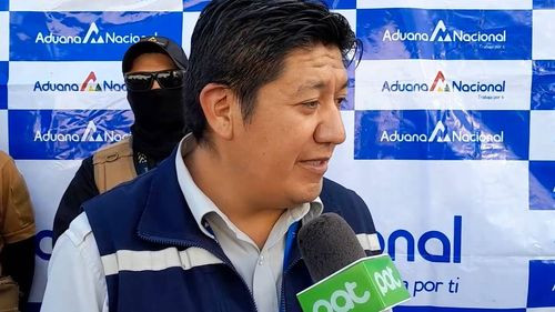 Aduana Nacional recupera tractocamiones con mercancía de contrabando desde Argentina
