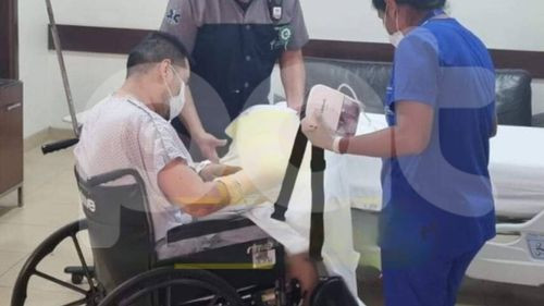 El colla abandonó la clínica Foianini para cumplir su arresto domiciliario con escolta policial
