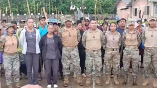 Evistas invaden regimiento en Villa Tunari y toman de rehenes a militares