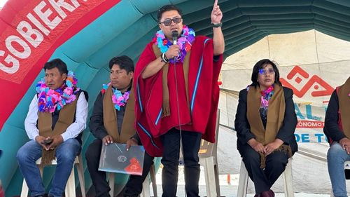 La Unidad Educativa Avelino Siñani estrena tinglado y ya suman 13 en el Distrito 8