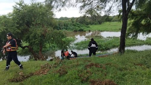 jóven de 18 años desaparece en canal tras lluvias torrenciales en santa cruz
