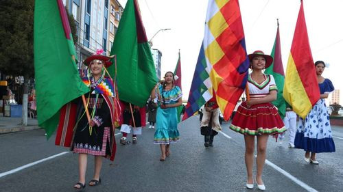 El Alto enarbola la tricolor con la voz de unidad y reconciliación