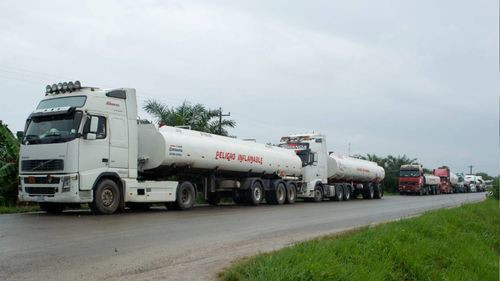 Más de 500 cisternas varadas en bloqueos presentan grave riesgo de fuga de combustible