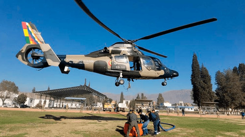 Helicóptero Z-9 despliega operación contra incendios en Cochabamba