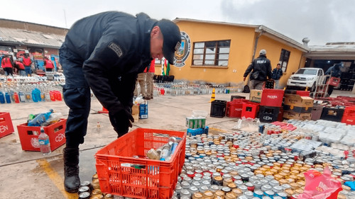 Alcaldía de El Alto destruye más de 16 mil bebidas adulteradas y peligrosas para la salud