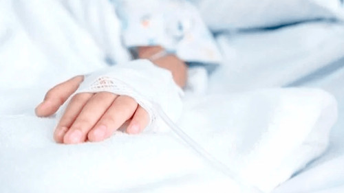 Madre denuncia grave caso de aborto inducido en menor de 15 años; joven está hospitalizada en estado crítico