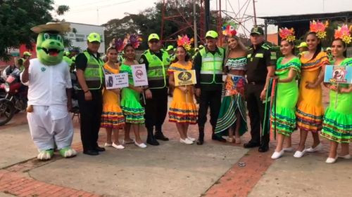 Campaña de educación vial con la Reina del Carnaval 2025 y Tránsito en Santa Cruz