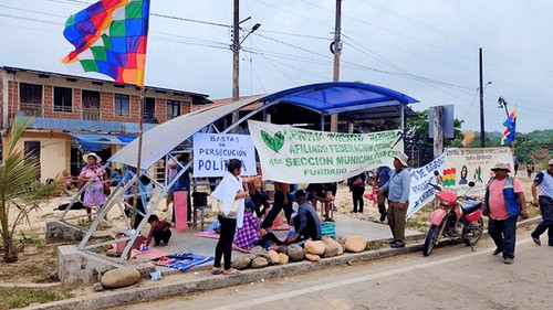 Evistas se movilizan y amenazan con bloquear la carretera Cochabamba-Santa Cruz ante posible aprehensión de Morales