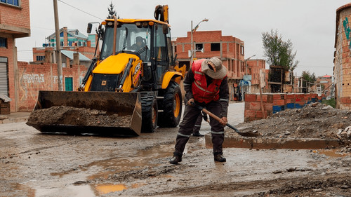 Alcaldía de El Alto despliega maquinaria pesada en más de 1.500 zonas para mejorar infraestructuras
