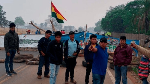 Campesinos bloquean Concepción exigiendo la abrogación del decreto de pausa ambiental