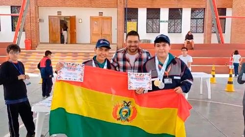 Equipo cruceño de robótica destaca con 8 medallas en el Torneo Nacional Agustinbot 2024