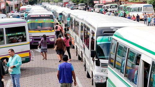 Transporte cruceño levanta paro, pero persiste la disputa por el incremento de tarifas