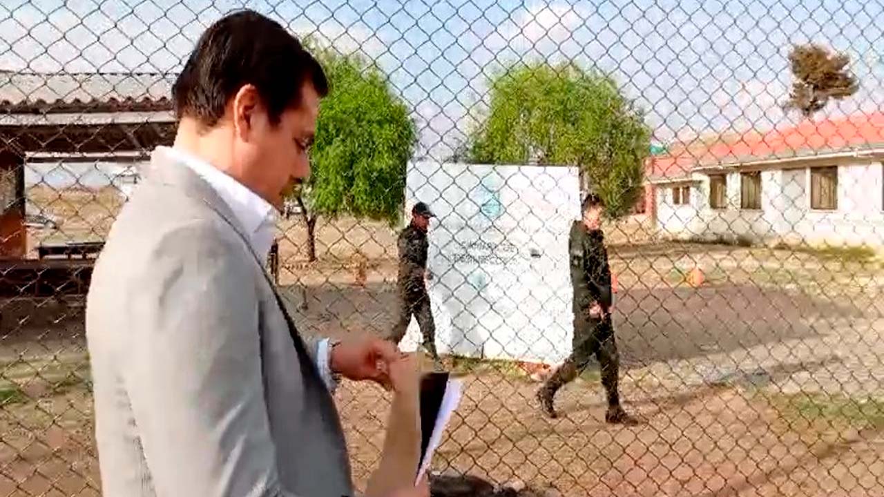 Abogado de Camacho llega a Chonchocoro.jpg
