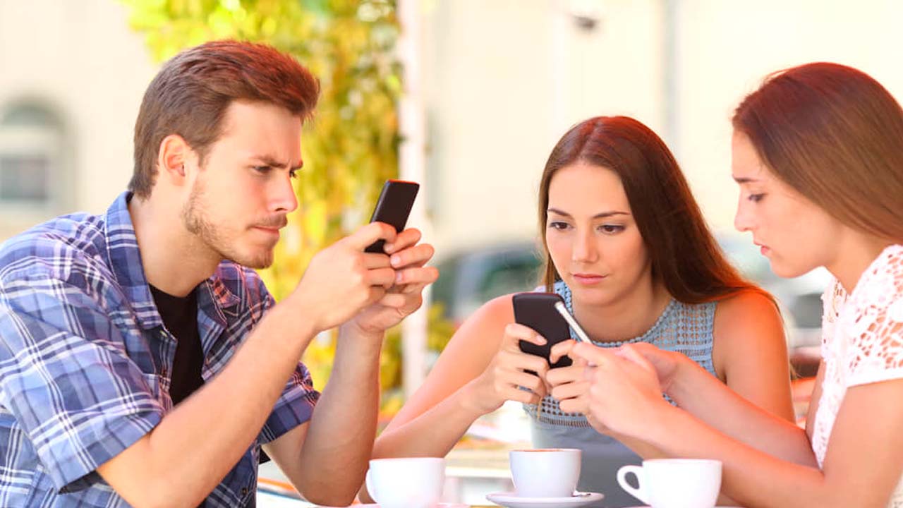 El uso del celular como reflejo de la salud mental.jpg